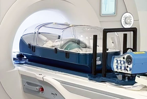 babypod20-newborn-mrt-examination-2 The ScanPod based on the BabyPod infant transport device in use in MR/CT
